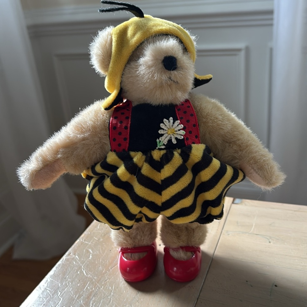 Muffy Vanderbear and Hoppy Vanderhare Collection - Picture 8 of 15
